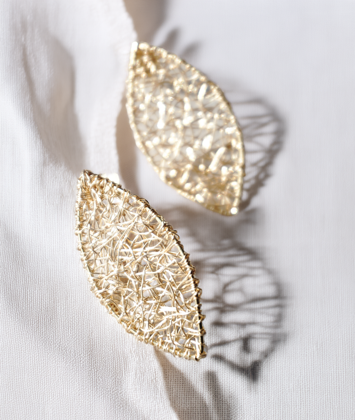 Aura Leaf Earrings – Elegant Gold Wire Leaf Design