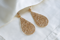 Alba Drops – Medium Gold Teardrop Wire Earrings