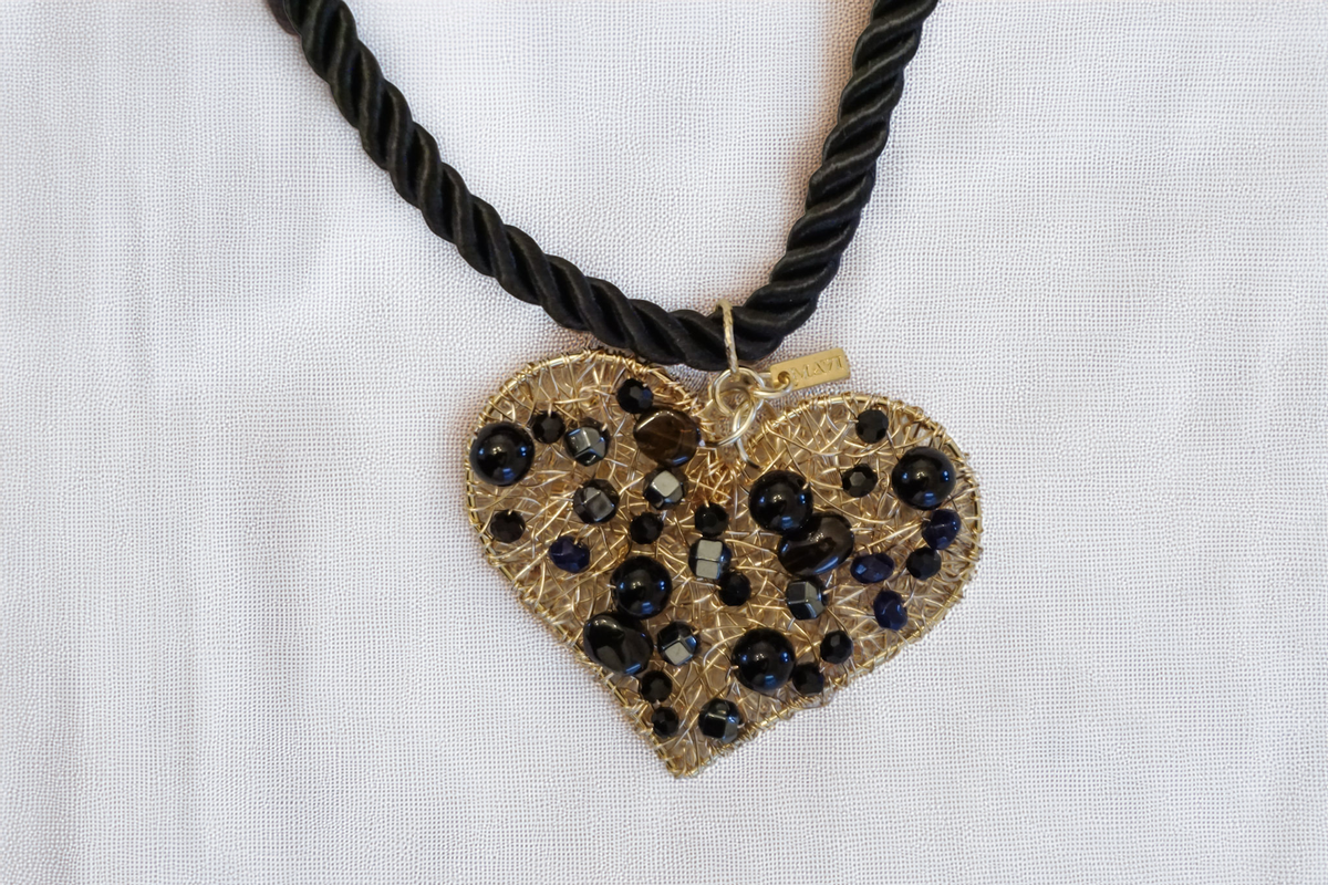 NoirHeart Necklace – Gold Wire Heart Pendant with Black Crystal Accents